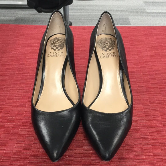 Vince Camuto Shoes - Vince Canute Black Pumps